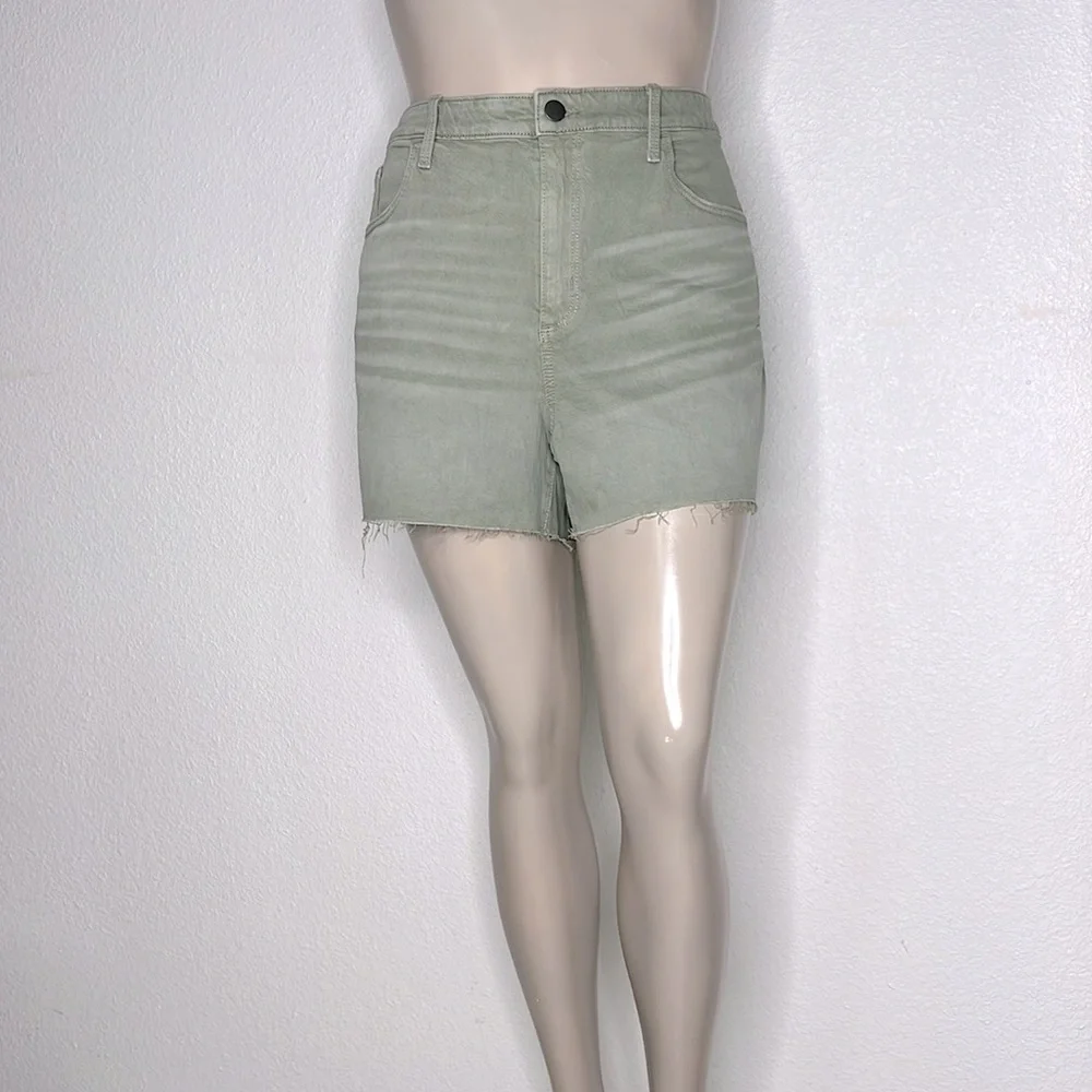 UNIVERSAL THREAD Goods Co. VINTAGE MIDI SHORTS Color Olive Green Size 18-W NWT - Picture 2 of 2